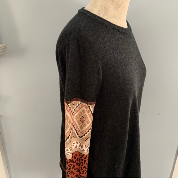 Ces femme colorblock animal print long sleeve top, lightweight fleece-y fabric - Picture 6 of 16